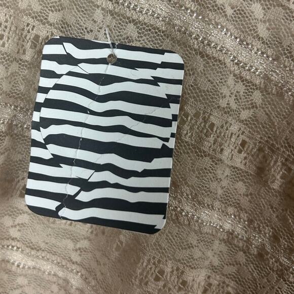 Urban Outfitters Kimichi Blue Lace Top size M/L NWT - Picture 7 of 10